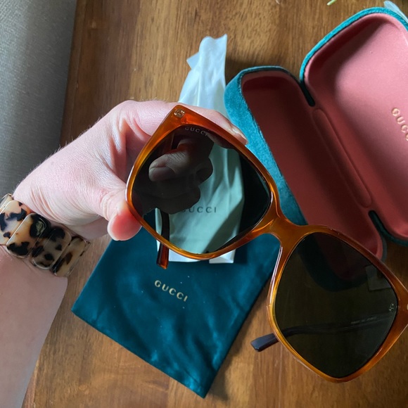 Gucci Square Sunglasses Authentic NWOT 57mm with duster, case and cleaning cloth - Picture 4 of 9